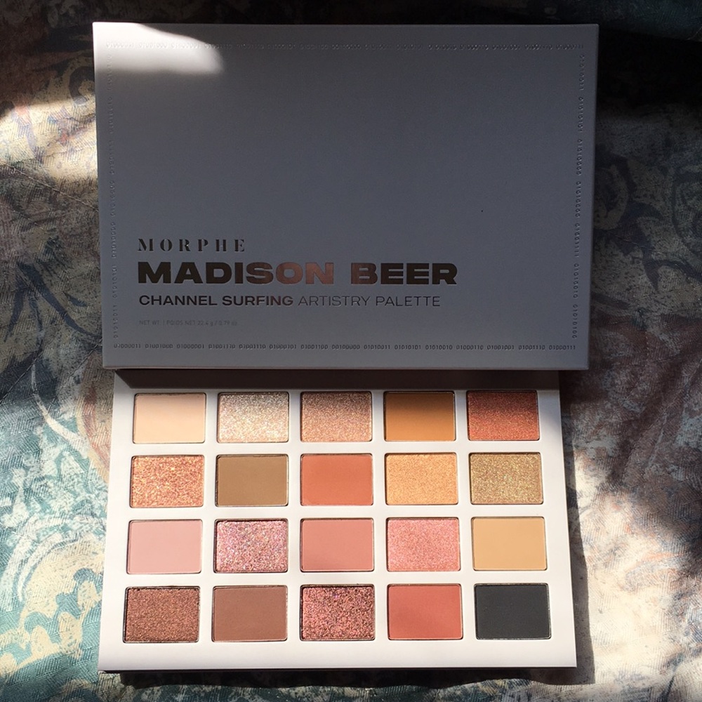 Morphe x Madison Beer Channel surfing palette